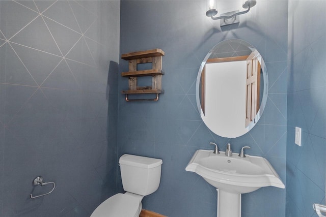580 S Stone Ridge Dr, Lake Geneva, WI 53147 - bathroom with toilet and a sink