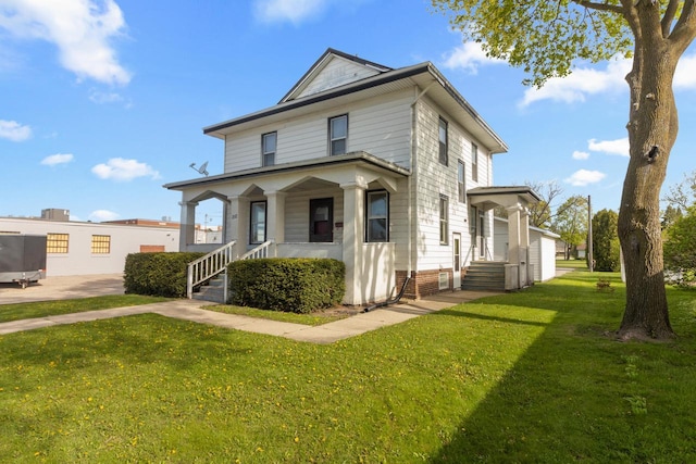 210 E Walworth St, Elkhorn, WI 53121 - traditional style home with a front yard and a porch