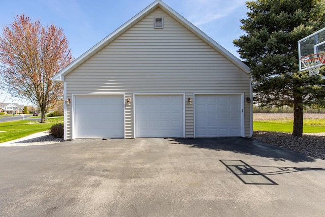 view of detached garage