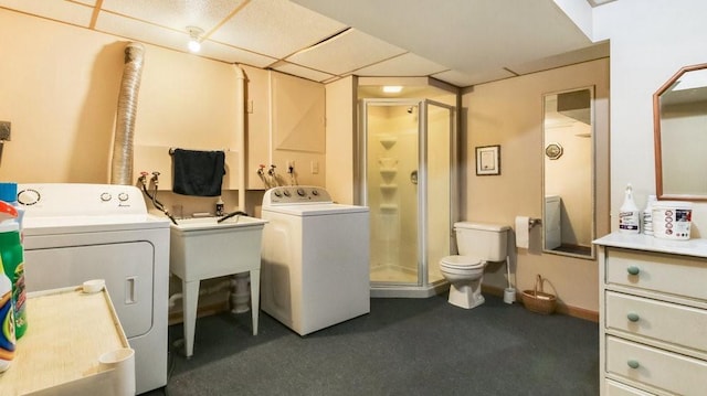 3710 Mcelroy St, Eau Claire, WI 54701 - laundry room with washing machine and clothes dryer, a sink, and baseboards