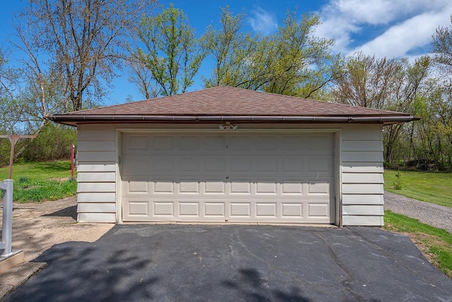 view of detached garage