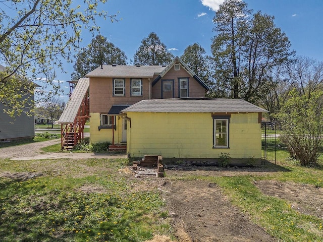 332 La Valle St, Reedsburg, WI 53959 - view of front of house with a shingled roof and fence