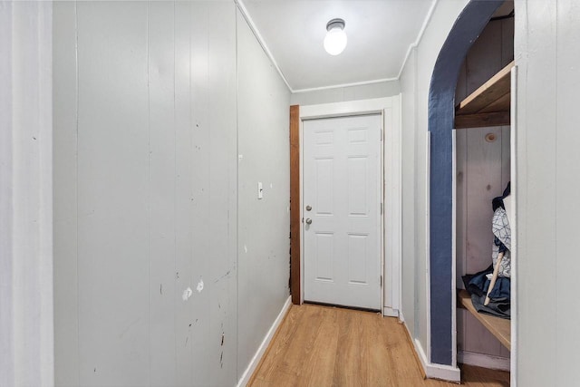 332 La Valle St, Reedsburg, WI 53959 - hall featuring light wood-style flooring, baseboards, and ornamental molding