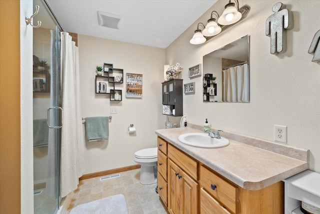 3271 Bay Hill Rd, Port Washington, WI 53074 - full bathroom with baseboards, a shower with shower curtain, toilet, and vanity