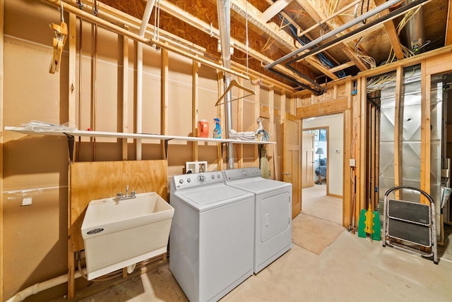 3271 Bay Hill Rd, Port Washington, WI 53074 - laundry room with washing machine and clothes dryer