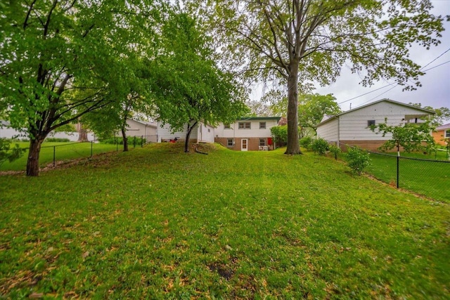 49 Schenk St, Madison, WI 53714 - view of yard