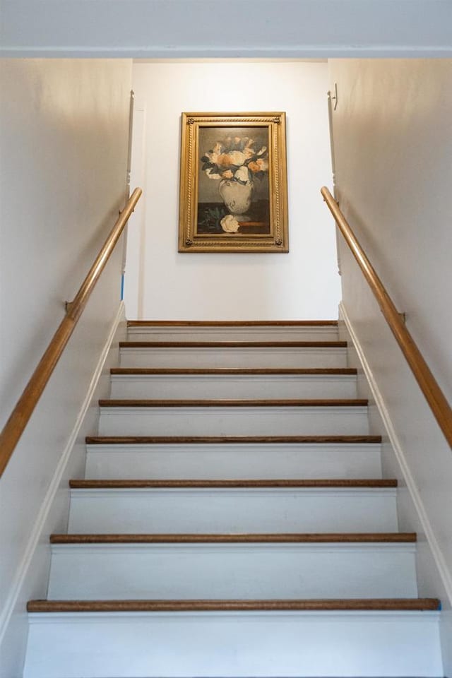 395 Lake St, Green Lake, WI 54941 - view of stairway