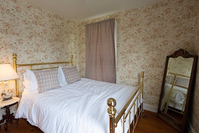 395 Lake St, Green Lake, WI 54941 - bedroom featuring hardwood / wood-style floors, baseboards, and wallpapered walls