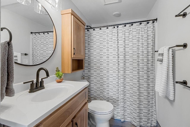 9331 N Marl Lake Rd, Pound, WI 54161 - full bathroom featuring vanity, toilet, and curtained shower