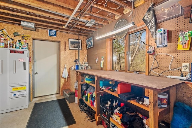 1395 25th St, Houlton, WI 54082 - basement with a workshop area