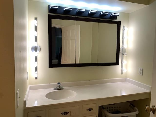 4 Red Cedar Trl, Madison, WI 53717 - bathroom with vanity