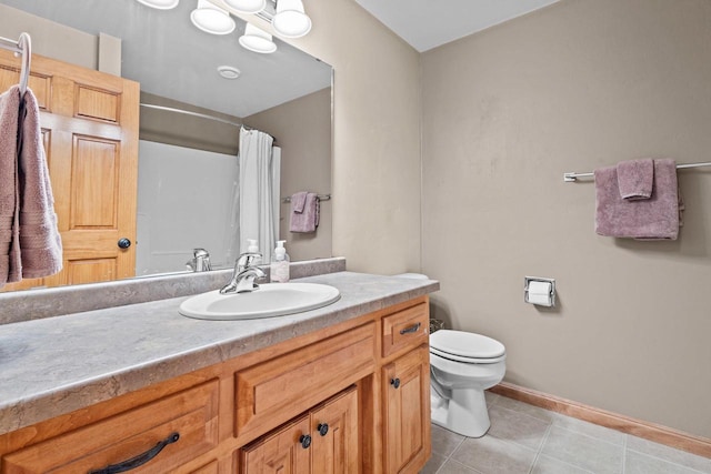 full bath with toilet, tile patterned flooring, curtained shower, vanity, and baseboards