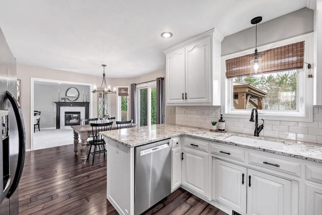 kitchen with stainless steel appliances, a sink, white cabinetry, tasteful backsplash, and recessed lighting