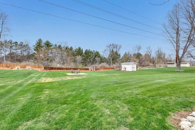 view of yard featuring an outdoor structure and a storage unit