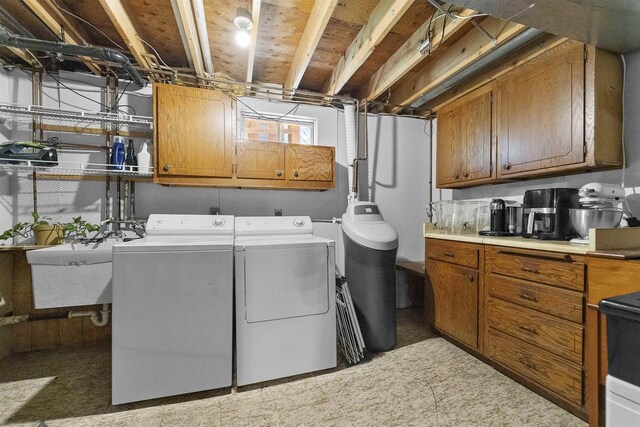 5719 Highland Way, Middleton, WI 53562 - laundry room with washing machine and dryer and a sink