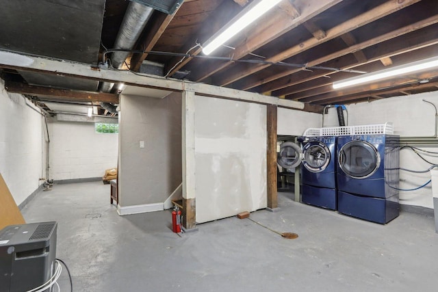 unfinished below grade area featuring washing machine and clothes dryer