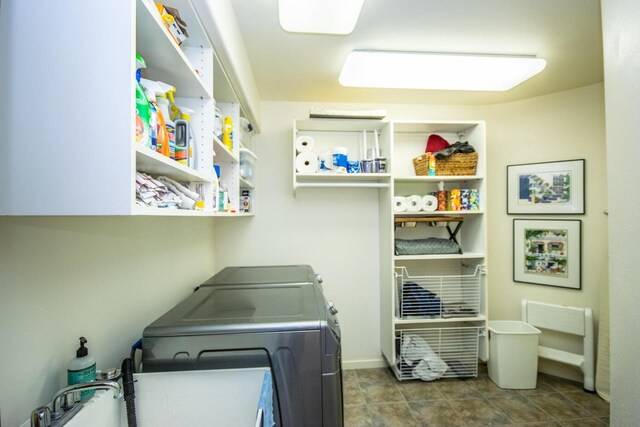4455 Club Dr, Slinger, WI 53086 - washroom featuring washing machine and clothes dryer, a sink, and baseboards