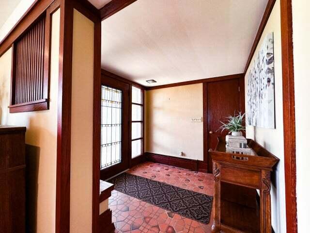 7814 2nd Ave, Kenosha, WI 53143 - entrance foyer featuring tile patterned flooring
