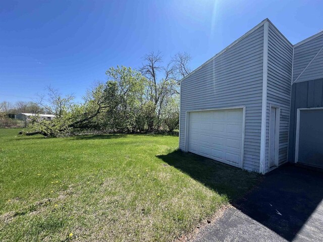 432 S Union St, Mauston, WI 53948 - view of grassy yard with a garage and an outbuilding
