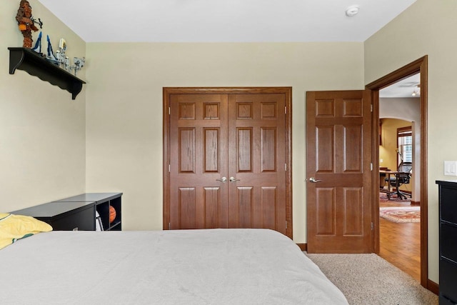 805 Mourning Dove Dr, Cottage Grove, WI 53527 - bedroom featuring arched walkways, a closet, and carpet flooring