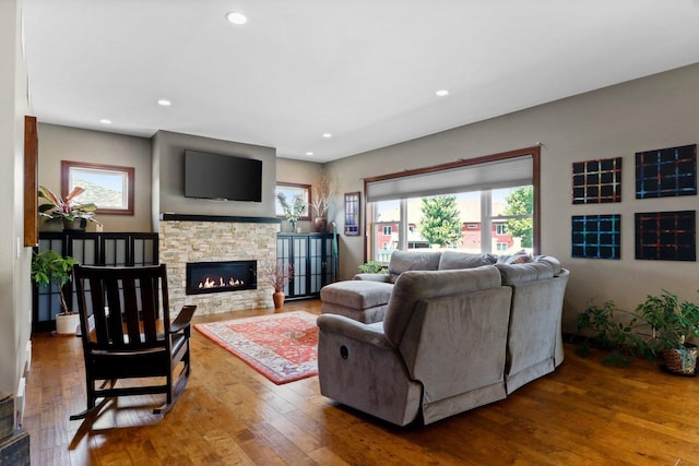 805 Mourning Dove Dr, Cottage Grove, WI 53527 - living area featuring hardwood / wood-style floors, a fireplace, and recessed lighting