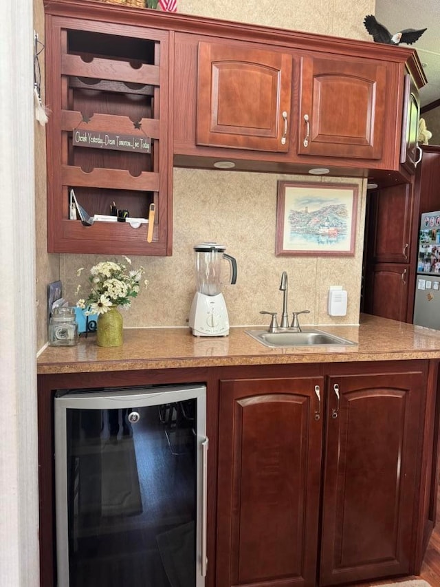 463 Aspen Way, Edgerton, WI 53534 - bar area featuring beverage cooler, a sink, and tasteful backsplash