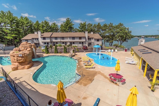 1093 Canyon Rd Unit 603, Wisconsin Dells, WI 53965 - community pool featuring a water play area, fence, and a patio