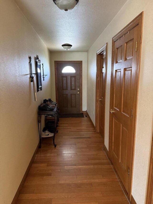 422 Callaway Blvd, La Crosse, WI 54603 - entryway featuring a textured ceiling, light wood-type flooring, and baseboards