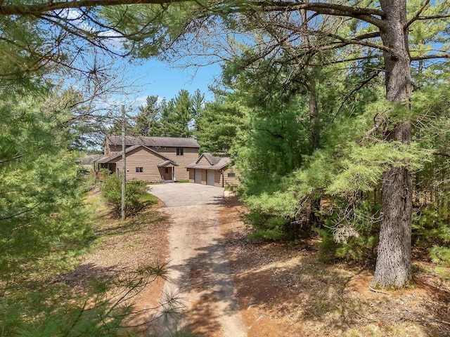 E9510 Oak Hill Rd, Wisconsin Dells, WI 53965 - view of front facade featuring driveway and a garage