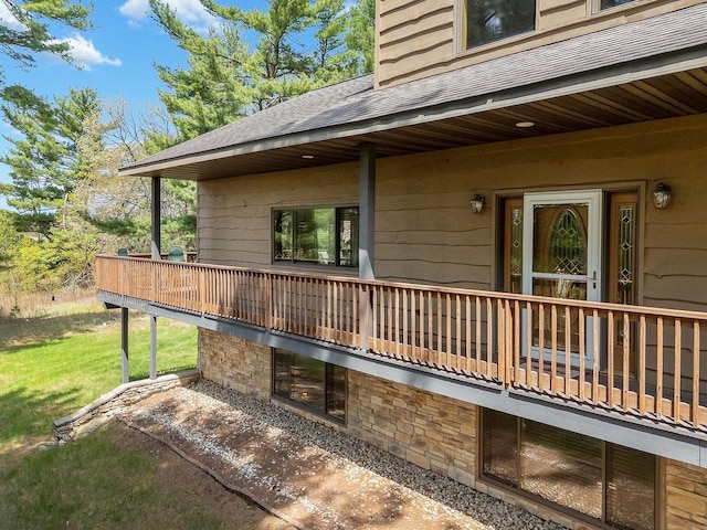 E9510 Oak Hill Rd, Wisconsin Dells, WI 53965 - property entrance featuring roof with shingles and a lawn