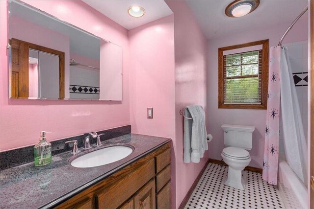 6300 Painter Rd, Mound, MN 55364 - full bathroom featuring toilet, vanity, baseboards, tile patterned floors, and shower / bath combo with shower curtain
