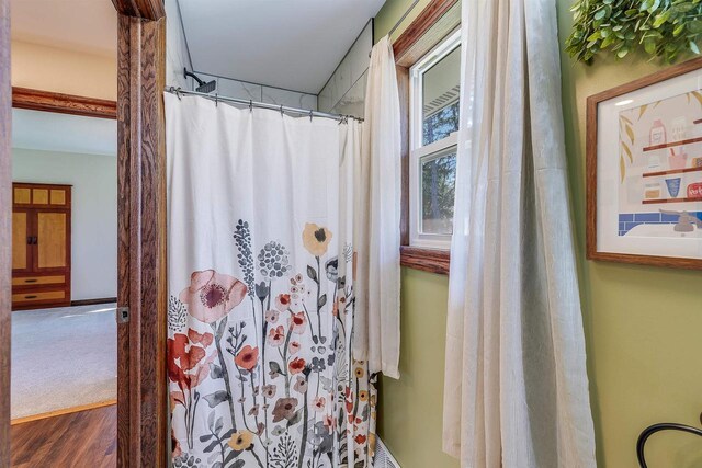 3877 Apple Ln, Oshkosh, WI 54902 - bathroom with a shower with curtain and wood finished floors