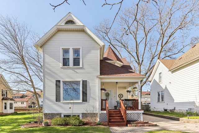 114 E Washington St, West Bend, WI 53095 - view of front of property with a porch and a front yard