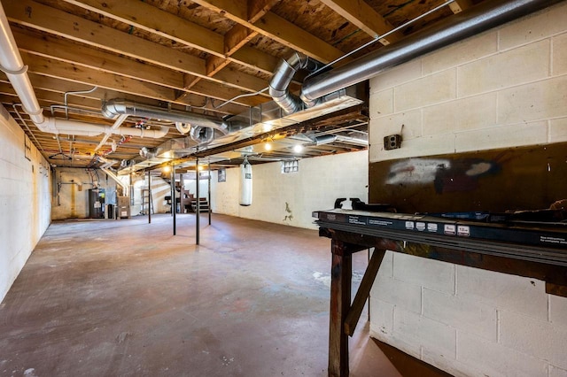 2965 S Stevenson Pier Rd, Sturgeon Bay, WI 54204 - unfinished below grade area featuring gas water heater