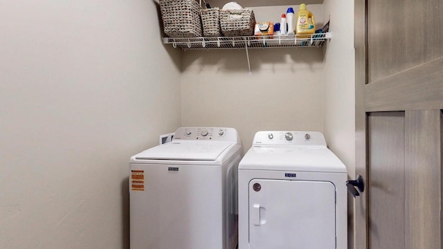 2239 E Honeygold Ct, Appleton, WI 54913 - laundry room featuring separate washer and dryer