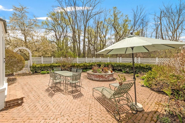 2305 W County Line Rd, River Hills, WI 53217 - view of patio / terrace featuring outdoor dining area and a fenced backyard