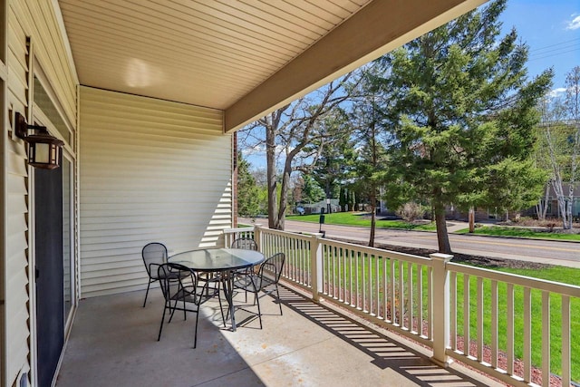 670 E Lake Ave Unit 202, Wisconsin Dells, WI 53940 - view of patio featuring outdoor dining space and a porch