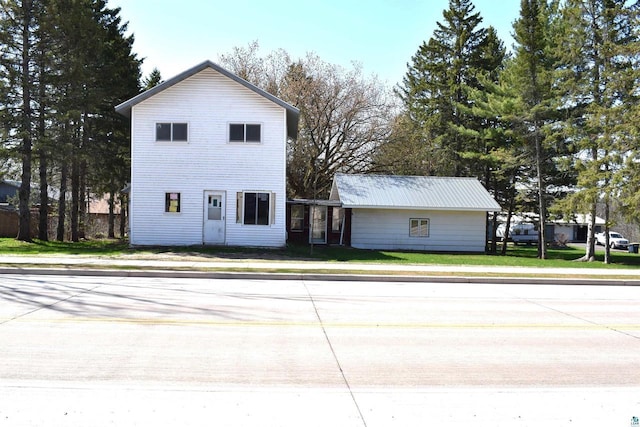 834 W Bayfield St, Washburn, WI 54891 - view of front of home featuring a front yard