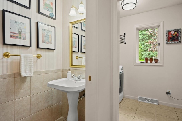956 Kingston Cir, Sun Prairie, WI 53590 - bathroom featuring tile patterned flooring, washer / clothes dryer, and baseboards
