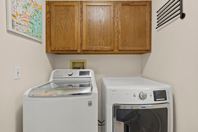 956 Kingston Cir, Sun Prairie, WI 53590 - washroom featuring washer and clothes dryer and cabinet space