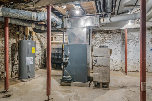 2780 Humboldt Rd, Green Bay, WI 54311 - utilities with water heater