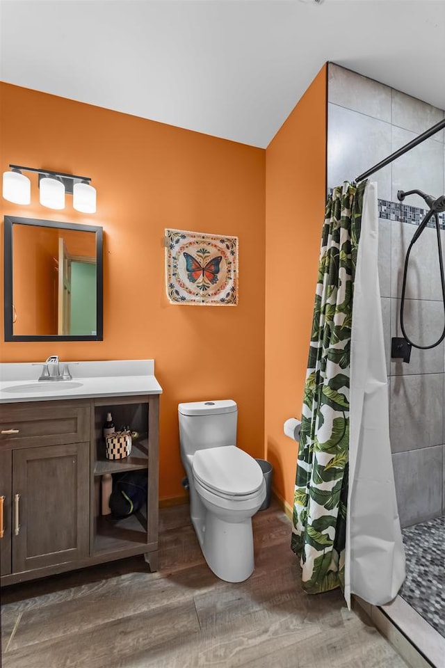 575 Fargo Trl, Middleton, WI 53562 - bathroom with toilet, tiled shower, wood finished floors, vanity, and baseboards