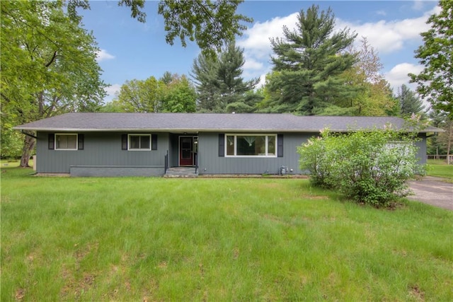 19333 59th Ave, Chippewa Falls, WI 54729 - ranch-style home with a front yard