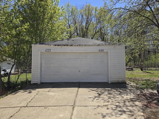 6321 W Keefe Avenue Parkway Unit 6323, Milwaukee, WI 53216 - detached garage with fence
