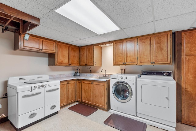 4151 Elmwood Rd, Colgate, WI 53017 - laundry area featuring washing machine and dryer