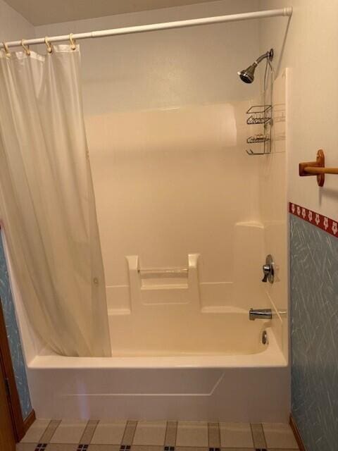 full bath with shower / tub combo