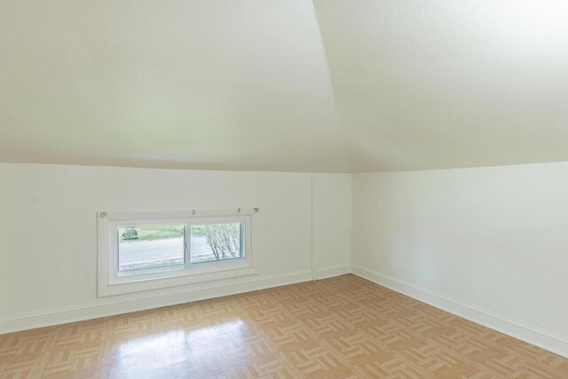 552 11th St, Kenosha, WI 53140 - bonus room featuring vaulted ceiling and baseboards