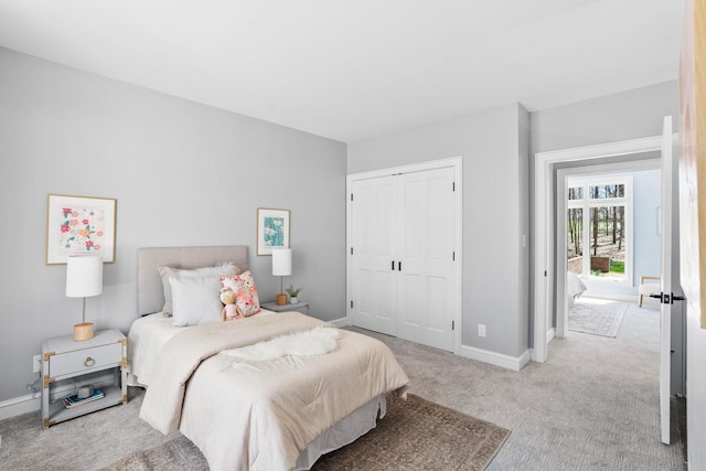 889 Horns Corners Rd, Cedarburg, WI 53012 - bedroom featuring carpet, a closet, and baseboards