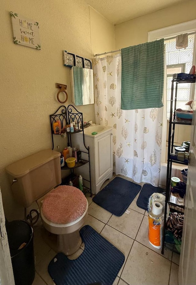 3332 N Richards St, Milwaukee, WI 53212 - full bath featuring tile patterned flooring, toilet, a sink, a textured wall, and a textured ceiling