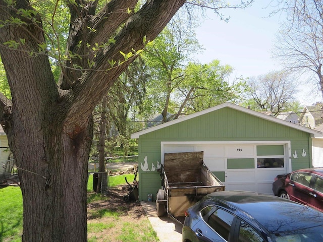 944 9th St, Beloit, WI 53511 - detached garage featuring cooling unit